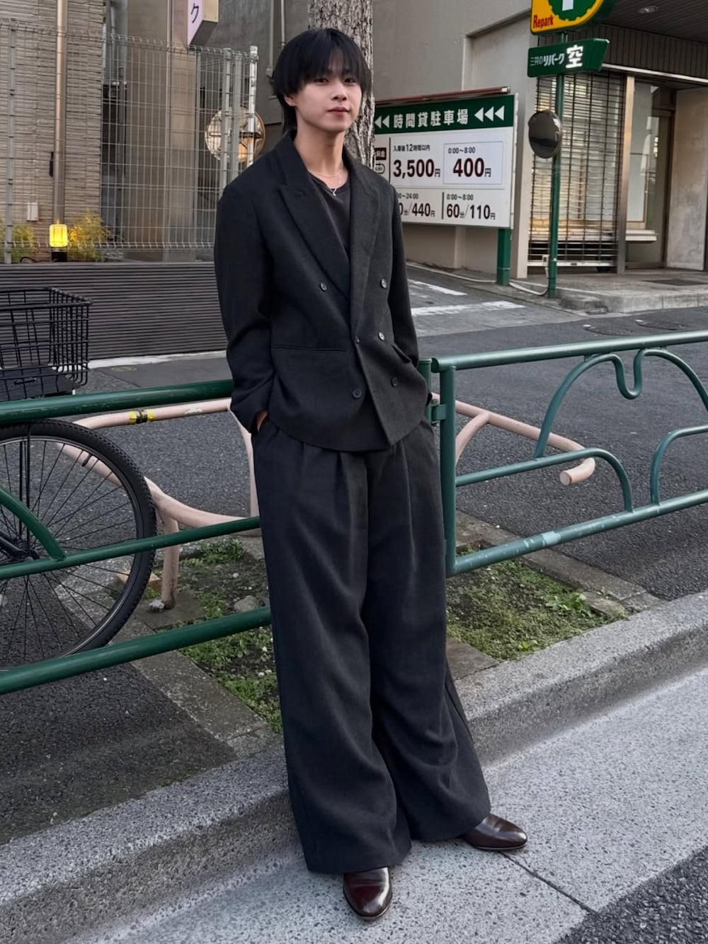 てる｜SINSSのスラックスを使ったコーディネート - WEAR