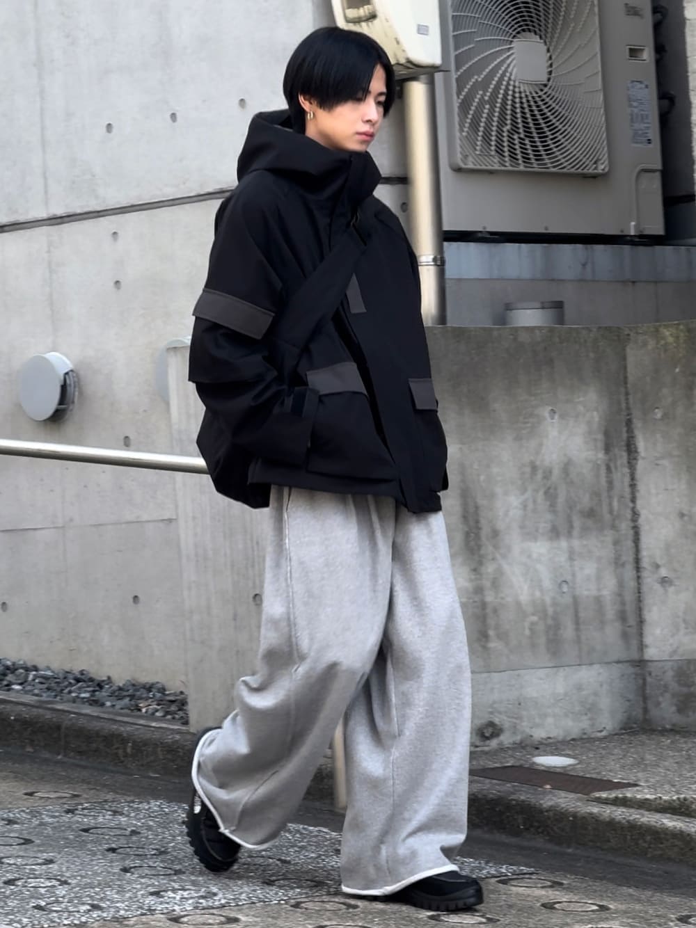てる｜SINSSのスウェットパンツを使ったコーディネート - WEAR