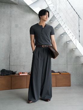 「SINSS（シンス）のCompact rib henley HS T-shirt / コンパクトリブヘンリーショートスリーブTシャツ（Tシャツ/カットソー、グレー系）」を使った、てるさん（メンズ・181cm）の夏コーディネート