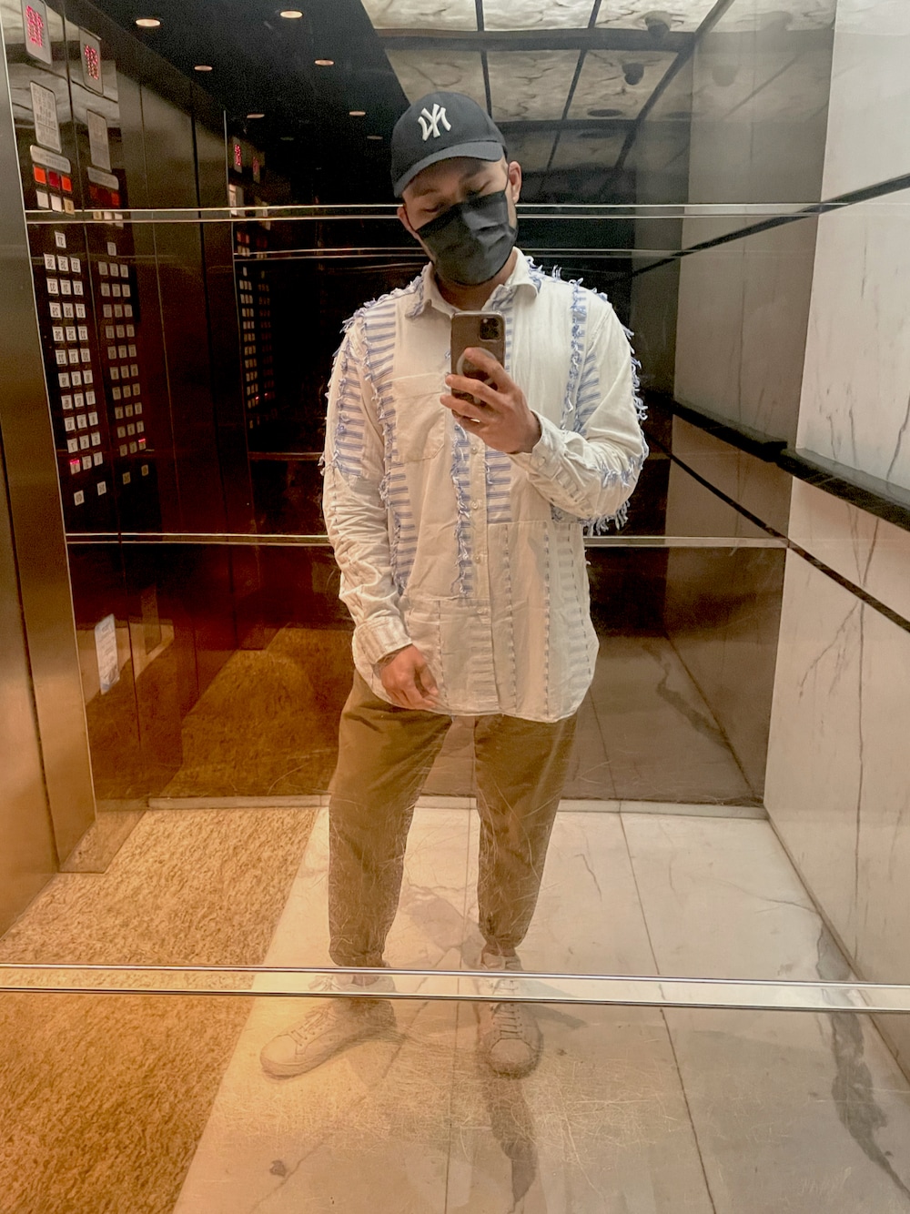 「ootd」｜「Engineered Garmentsのアイテム（シャツ/ブラウス、ホワイト系）」を使った、Mike Chengさん（メンズ・171cm）の冬コーディネートの1枚目の写真