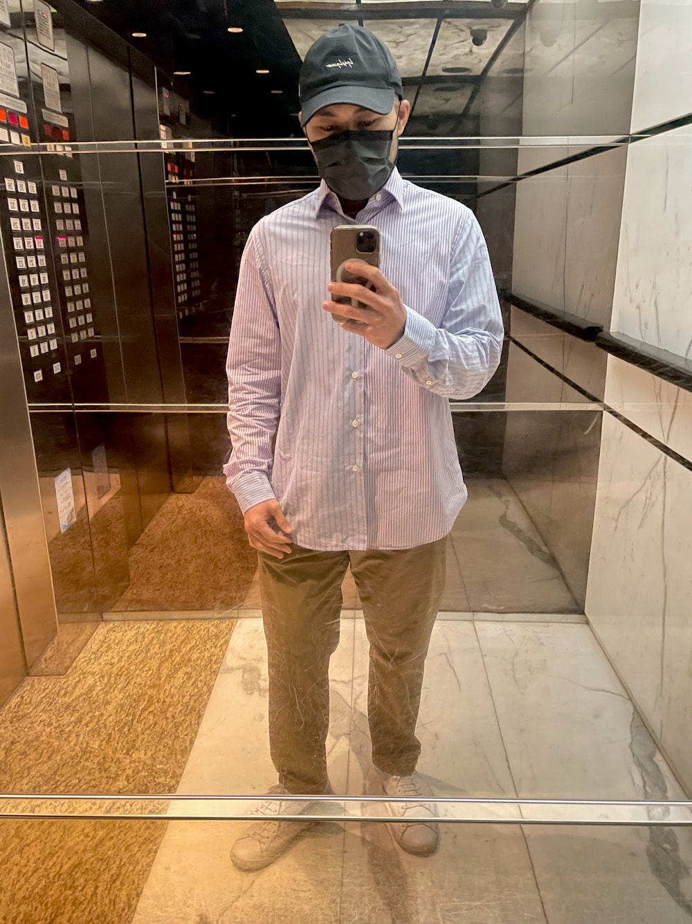 「ootd」｜「Yohji Yamamotoのアイテム（キャップ、ブラック系）」を使った、Mike Chengさん（メンズ・171cm）の冬コーディネートの1枚目の写真