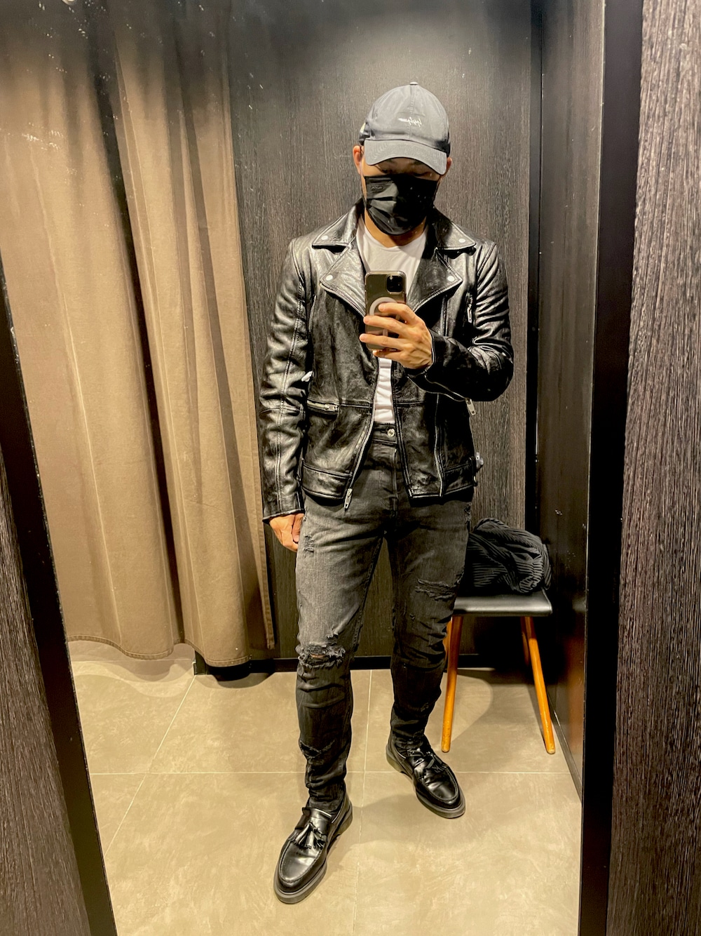 「changingroom」｜「Dr. Martensのアイテム（ローファー、ブラック系）」を使った、Mike Chengさん（メンズ・171cm）の冬コーディネートの1枚目の写真
