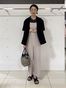 「INDIVI（インディヴィ）の【着る日傘】ドルマントップス（シャツ/ブラウス、グレー系）」を使った、yuriさん（レディース・170cm）の夏コーディネート