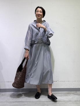 「INDIVI（インディヴィ）の【大人カジュアル】メタリックかぎ編みボトルバッグ（トートバッグ、ブラウン系）」を使った、yuriさん（レディース・170cm）の春コーディネート
