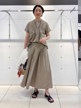 「INDIVI（インディヴィ）の【長さ調整自由】2連コード ドロップトップネックレス（ネックレス、シルバー系）」を使った、yuriさん（レディース・170cm）の春コーディネート