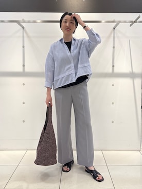 「INDIVI（インディヴィ）の【洗える／UVケア／SETUP可能】ウール調ワイドパンツ（スーツパンツ、グレー系）」を使った、yuriさん（レディース・170cm）の夏コーディネート