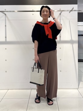 「INDIVI（インディヴィ）の【さらに軽く軽快！／着る日傘】イージーワイドパンツ（その他パンツ、ブラウン系）」を使った、yuriさん（レディース・170cm）の夏コーディネート