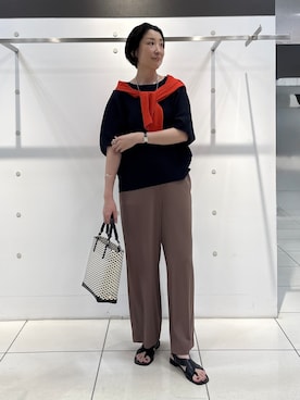 「INDIVI（インディヴィ）の【さらに軽く軽快！／着る日傘】イージーワイドパンツ（その他パンツ、ブラウン系）」を使った、yuriさん（レディース・170cm）の夏コーディネート