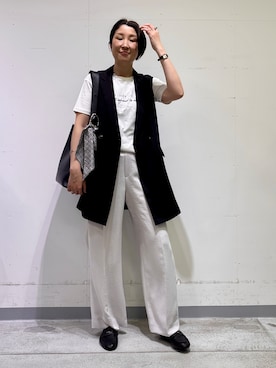 「INDIVI（インディヴィ）の【UVケア／選べるグラフィック】スムースジャージTシャツ（Tシャツ/カットソー、ホワイト系）」を使った、yuriさん（レディース・170cm）の夏コーディネート