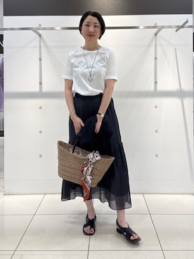 「INDIVI（インディヴィ）の【バックシャン】異素材ドッキングプルオーバー（Tシャツ/カットソー、ホワイト系）」を使った、yuriさん（レディース・170cm）の夏コーディネート