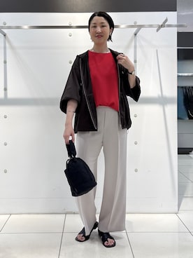 「INDIVI（インディヴィ）の【UVケア／接触冷感】ジョーゼットドルマンブラウス（シャツ/ブラウス、レッド系）」を使った、yuriさん（レディース・170cm）の夏コーディネート