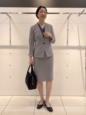 「INDIVI（インディヴィ）の【洗える／UVケア】幾何学柄＆無地 タックVネック 半袖ブラウス（シャツ/ブラウス、グレー系）」を使った、yuriさん（レディース・170cm）の夏コーディネート