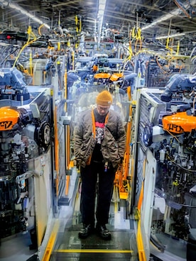 「※ALPHA（アルファ）のアイテム」を使った、cocostmilitaryさん（メンズ・186cm）の冬コーディネート