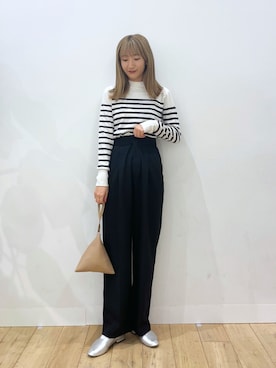 「ストレートパンツ」｜「アイテム（財布/小物）」を使った、maiさん（レディース・162cm）の秋コーディネート