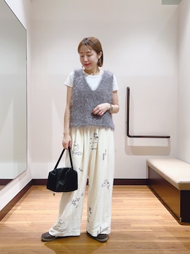 「ITEMS URBANRESEARCH（アイテムズ アーバンリサーチ）のフェザーVネックニットベスト（ベスト、グレー系）」を使った、fujimonさん（レディース・159cm）の夏コーディネート