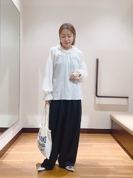 「ITEMS URBANRESEARCH（アイテムズ アーバンリサーチ）のフリルギャザー2WAYブラウス（シャツ/ブラウス、ホワイト系）」を使った、fujimonさん（レディース・159cm）の秋コーディネート