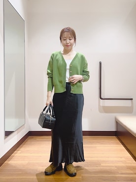 「ITEMS URBANRESEARCH（アイテムズ アーバンリサーチ）のスウェットライクVネックカーディガン（カーディガン/ボレロ、グリーン系）」を使った、fujimonさん（レディース・159cm）の秋コーディネート