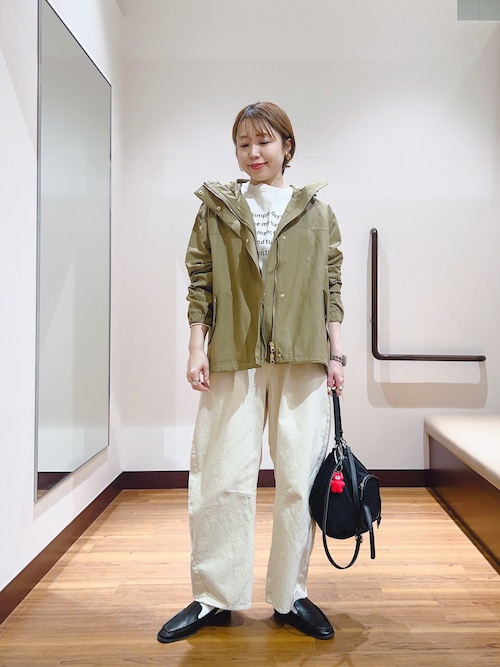 マウンテンパーカー(ベージュ系)を使った「カーキ」の マウンテンパーカー(ベージュ系)を使った「カーキ」の