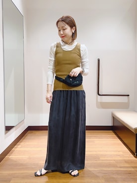 「URBAN RESEARCH（アーバンリサーチ）のキュプラギャザーIラインスカート（スカート、グレー系）」を使った、fujimonさん（レディース・159cm）の春コーディネート