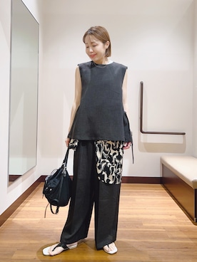 「ITEMS URBANRESEARCH（アイテムズ アーバンリサーチ）のベスト×ワイドパンツセット（セットアップ、グレー系）」を使った、fujimonさん（レディース・159cm）の夏コーディネート