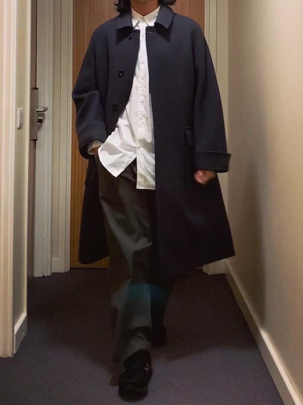 「New Balance、coat、ootd、winter、coordinate、winter wearing、graphpaper」｜「GraphpaperのGraphpaper Oversized L/S Reular Collar Shirt（シャツ/ブラウス、ホワイト系）」を使った、ai.nikosさん（メンズ・174cm）の秋コーディネートの1枚目の写真
