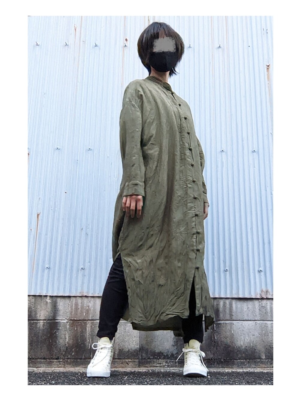 「ごきげんウィーク、カジュアルコーデ、ハイカットスニーカー、converse、オールスター、イエロースニーカー、ワンピース×スニーカー、ワンピーススタイル、ワンピース、シャツワンピース、レギンス、Aライン、チャイナワンピース、スリットワンピース」｜「antiquaのシャツワンピース（シャツワンピース、グリーン系）」を使った、ginganohajiさん（レディース・163cm）の春コーディネートの1枚目の写真