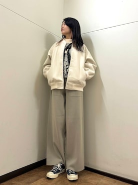 「アイテム（スタジャン、ホワイト系）」を使った、フナバシミズキさん（レディース・169cm）の秋コーディネート