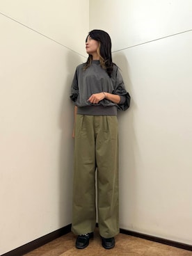 「ITEMS URBANRESEARCH（アイテムズ アーバンリサーチ）のアイテム（チノパンツ）」を使った、フナバシミズキさん（レディース・169cm）の秋コーディネート