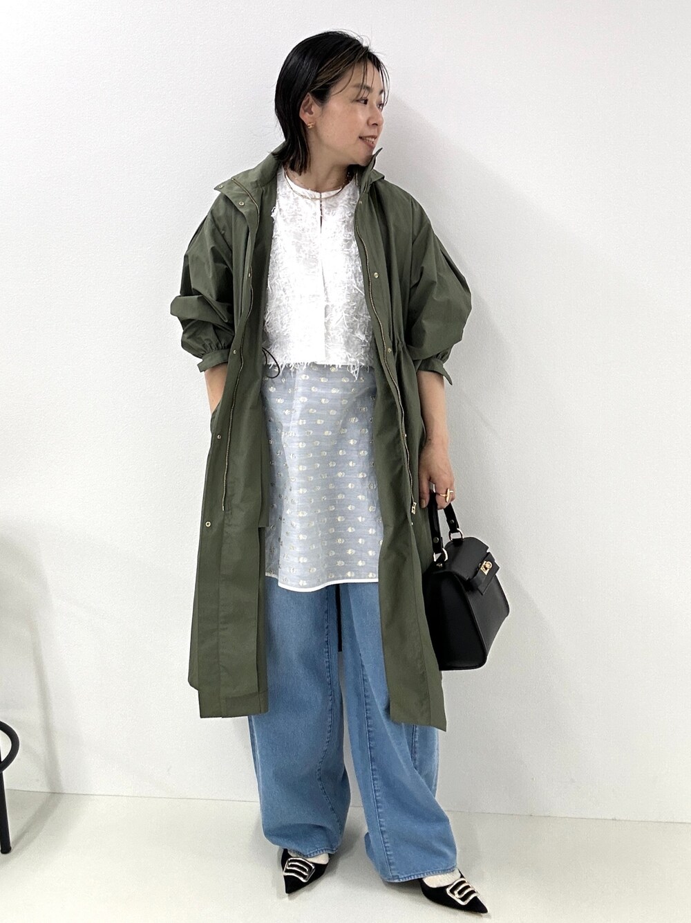 「デニム、フードコート、春コーデ、春コート、大人カジュアル、春ファッション、ジャガード、ブラウス、レイヤードスタイル、新作、きれいめカジュアル、モッズコート、カーキ」｜「NOLLEY’Sの【撥水加工】フーテッド2WAYコート（その他アウター、グリーン系）」を使った、nol mayumiiさん（レディース・160cm）の春コーディネートの1枚目の写真