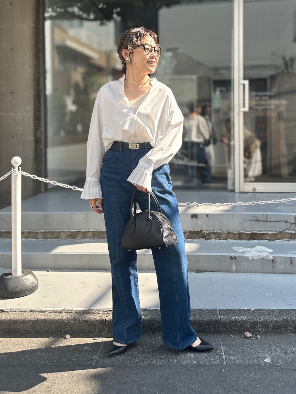 「シャツスタイル、シャツ、白シャツ、白シャツ×デニム、ジャケット、ジャケットスタイル、新作コーデ、春コーデ、大人カジュアル」｜「NOLLEY’Sのフリル襟プルオーバーシャツ（シャツ/ブラウス、ホワイト系）」を使った、nol mayumiiさん（レディース・160cm）の春コーディネートの1枚目の写真