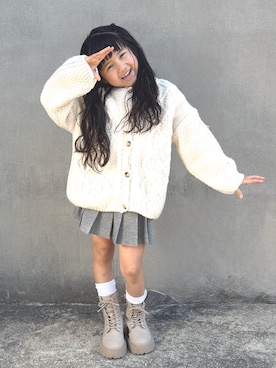 「LOWRYS FARM（ローリーズファーム）のメランジツイルスカート　241037（スカート、グレー系）」を使った、KANOさん（キッズ・110cm）の春コーディネート