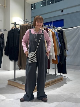 「アイテム（サロペット/オーバーオール、グレー系）」を使った、ユウカさん（レディース・154cm）の秋コーディネート