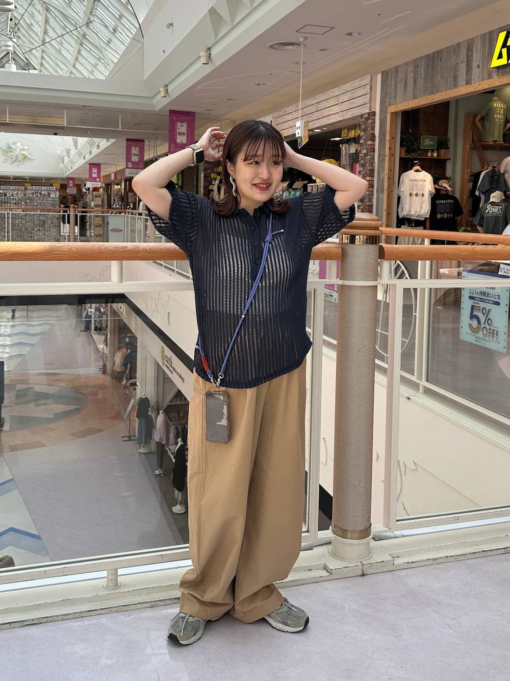 「着痩せ・細見え、カジュアル、差し色コーデ、低身長、LEPSIM、楽ちんコーデ、ゆったり、20代_LEPSIM、低身長_LEPSIM」｜「LEPSIMの【選べる丈】イージーコクーンパンツ　323755（その他パンツ、ベージュ系）」を使った、ユウカさん（レディース・154cm）の夏コーディネートの1枚目の写真