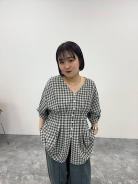 「LEPSIM（レプシィム）のイージーコクーンデニムパンツ　661665（デニムパンツ、ブルー系）」を使った、ユウカさん（レディース）の春コーディネート