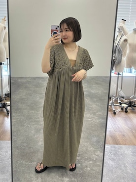 「LEPSIM（レプシィム）のメタルストラップサンダル　638841（サンダル、ブラウン系）」を使った、ユウカさん（レディース）の春コーディネート