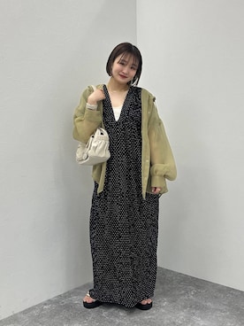 「LEPSIM（レプシィム）のベルトバックルクッションサンダル　638815（サンダル、ホワイト系）」を使った、ユウカさん（レディース）の春コーディネート