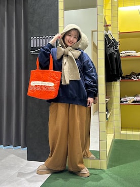 「アイテム（トートバッグ、オレンジ系）」を使った、ユウカさん（レディース・154cm）の秋コーディネート