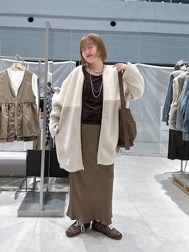 「LEPSIM（レプシィム）のストレッチサテンスカート　497324（スカート）」を使った、ユウカさん（レディース・154cm）の秋コーディネート