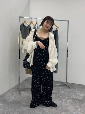 「LEPSIM（レプシィム）のストラップバレエスニーパー　636592（パンプス、ブラック系）」を使った、ユウカさん（レディース）の春コーディネート