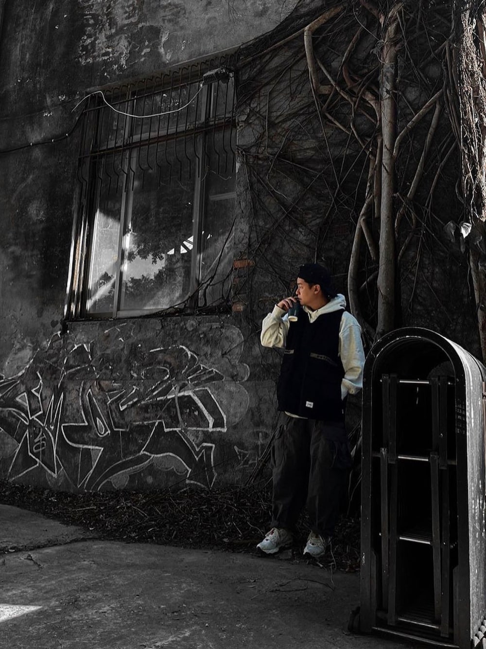 「GU、ootd、ootdtw、ootdfashion、GOOPiMADE、wtaps、MIZUNO、mizuno sportstyle、HIGHSNOBIETY」｜「goopimadeのアイテム（その他パンツ、グレー系）」を使った、kevinlai2530さん（メンズ・165cm）の冬コーディネートの1枚目の写真