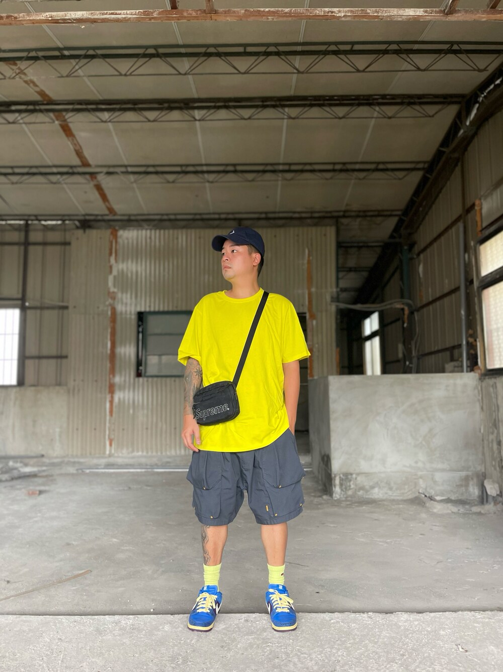 「一中街」｜「NIKEのアイテム（スニーカー、ブルー系）」を使った、kevinlai2530さん（メンズ・165cm）の秋コーディネートの1枚目の写真