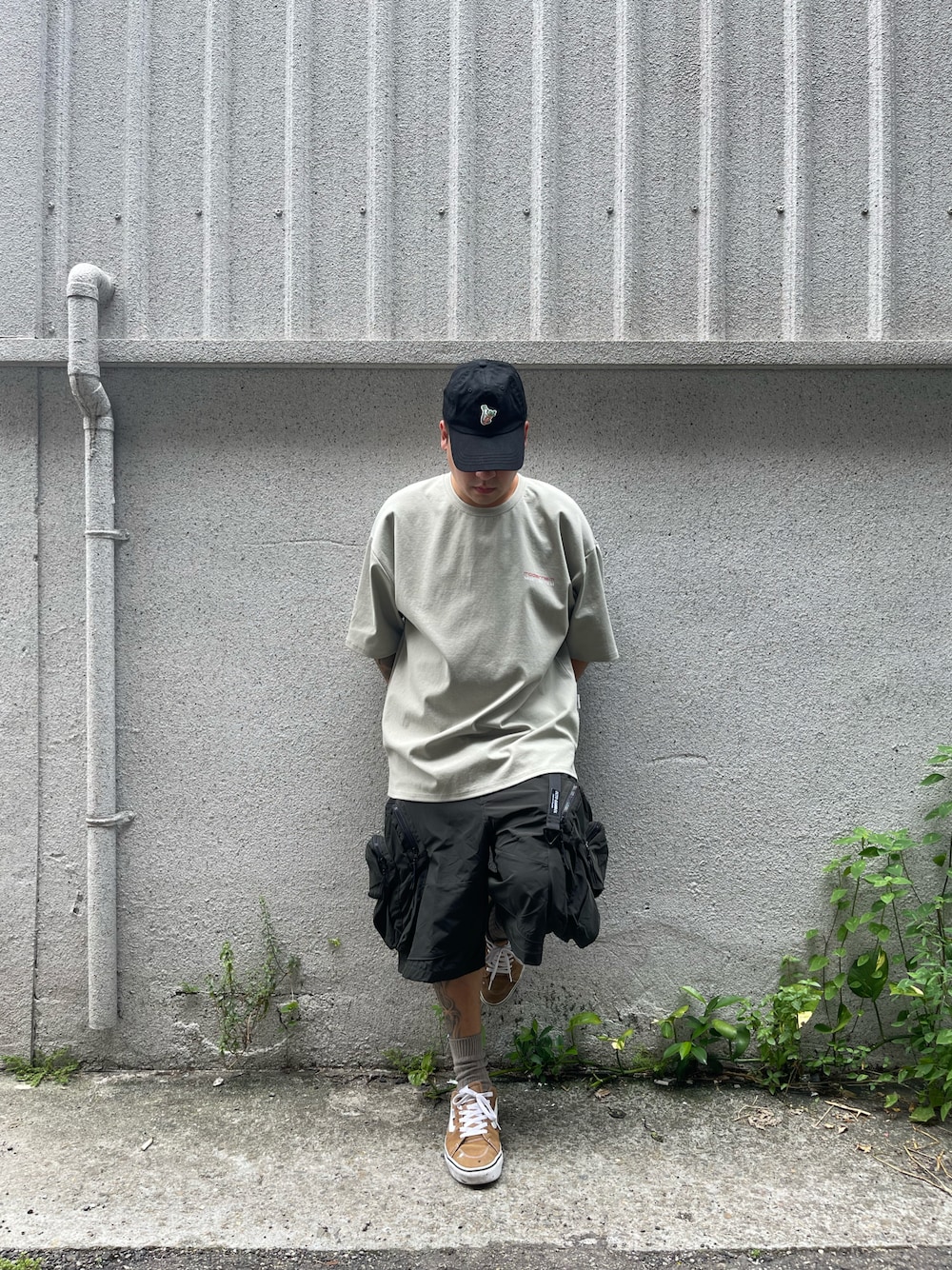 「一中街」｜「VANSのアイテム（スニーカー、ブラウン系）」を使った、kevinlai2530さん（メンズ・165cm）の秋コーディネートの1枚目の写真
