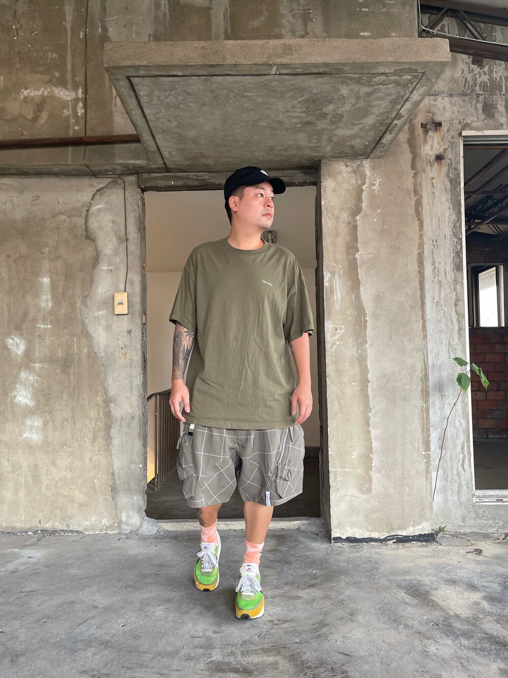 「一中街」｜「NIKEのアイテム（スニーカー、グリーン系）」を使った、kevinlai2530さん（メンズ・165cm）の秋コーディネートの1枚目の写真