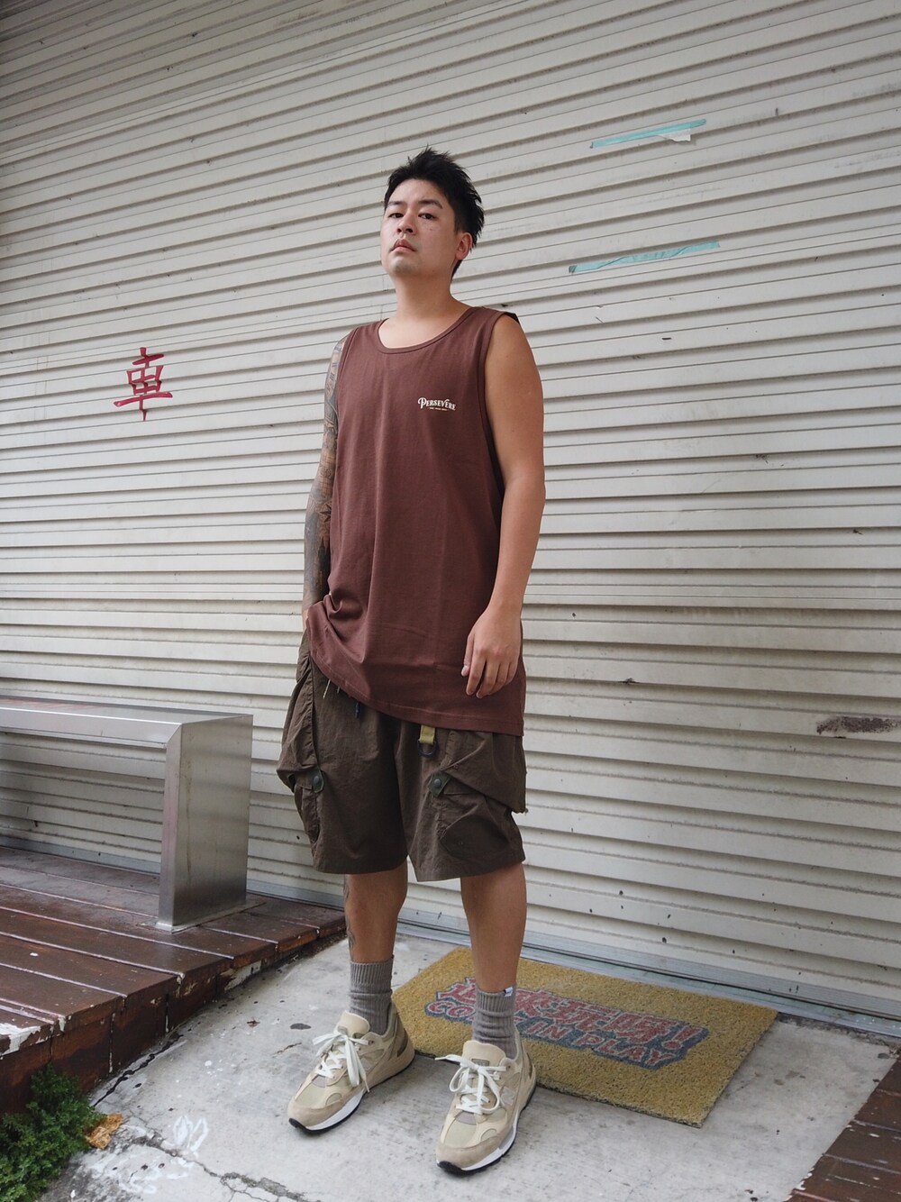 「一中街、一中r3born、r3born1920」｜「persevereのアイテム（ベスト、ブラウン系）」を使った、kevinlai2530さん（メンズ・165cm）の秋コーディネートの1枚目の写真