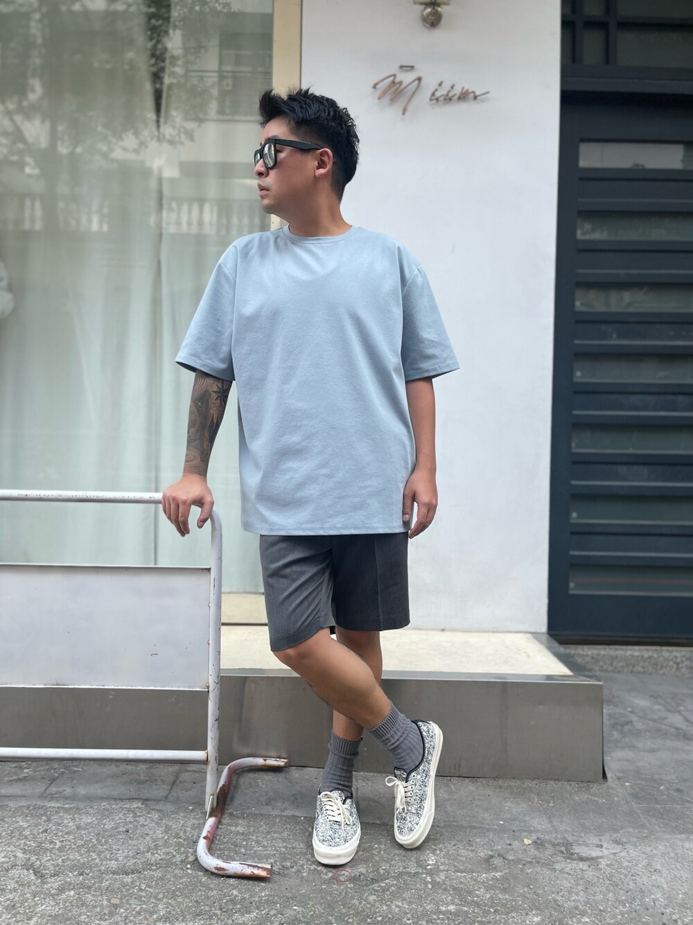 「一中街、一中r3born、r3born1920」｜「R3BORNのアイテム（Tシャツ/カットソー、ブルー系）」を使った、kevinlai2530さん（メンズ・165cm）の秋コーディネートの1枚目の写真