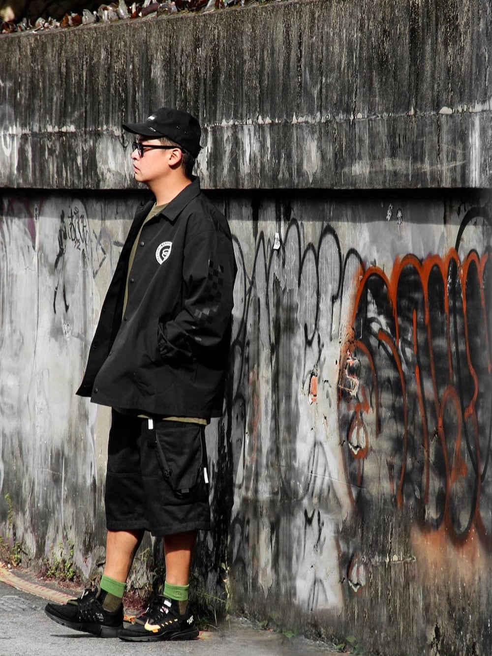 「NIKE off-white the ten、NIKE、nike presto、NIKE off white、ootd、ootdtw、ootdfashion、wisdom、UNIQLO、uniqlo Hypebeast」｜「Supreme のアイテム（キャップ、ブラック系）」を使った、kevinlai2530さん（メンズ・165cm）の冬コーディネートの1枚目の写真