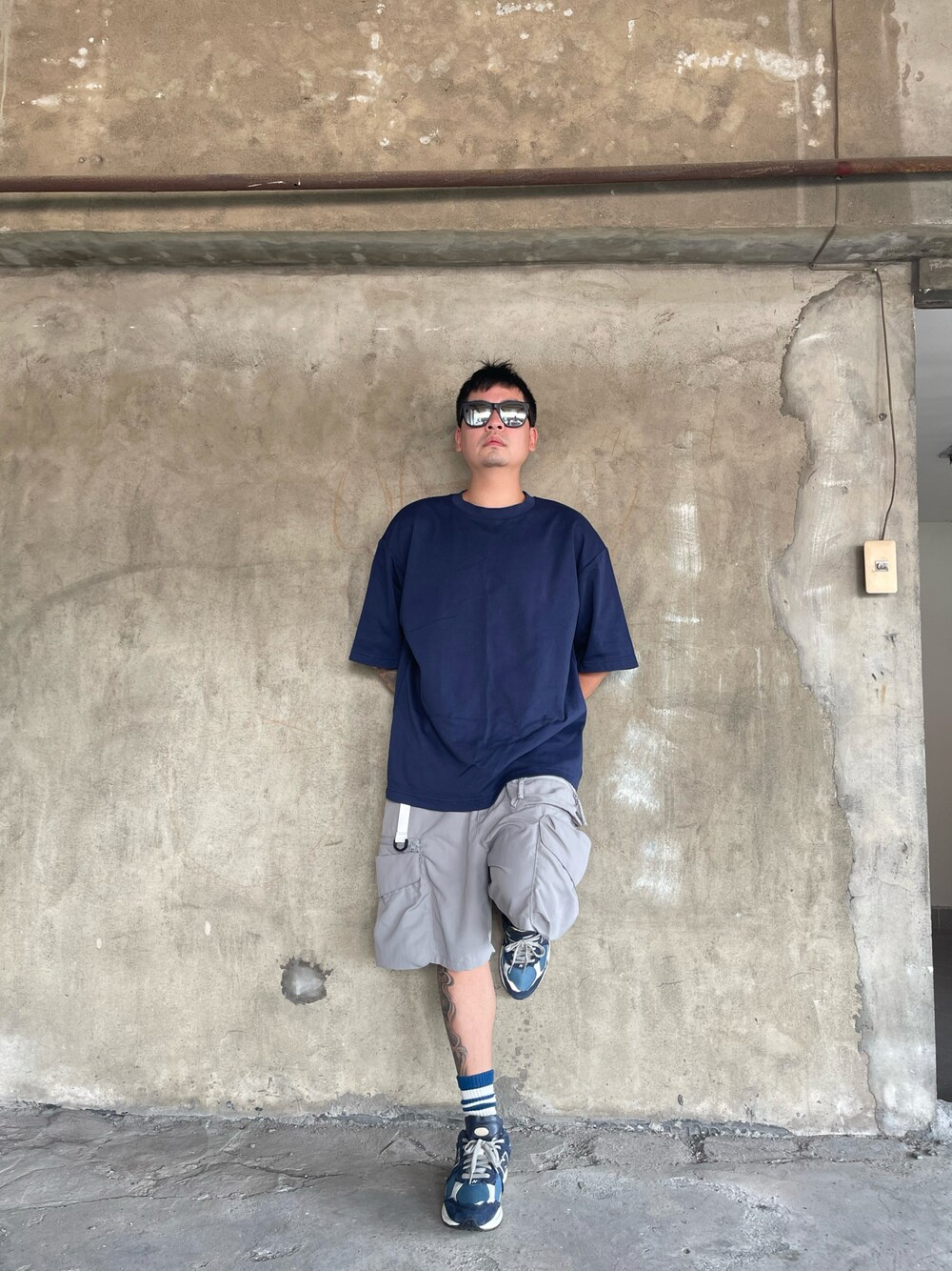 「一中街」｜「UNIQLOのアイテム（Tシャツ/カットソー、ブルー系）」を使った、kevinlai2530さん（メンズ・165cm）の秋コーディネートの1枚目の写真