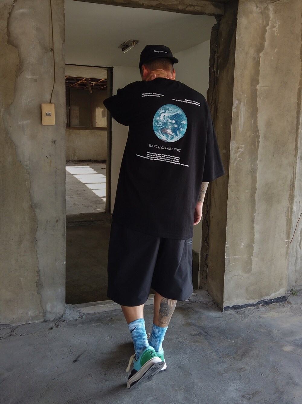 「一中街、一中r3born、r3born1920」｜「Supreme のアイテム（キャップ、ブラック系）」を使った、kevinlai2530さん（メンズ・165cm）の秋コーディネートの1枚目の写真