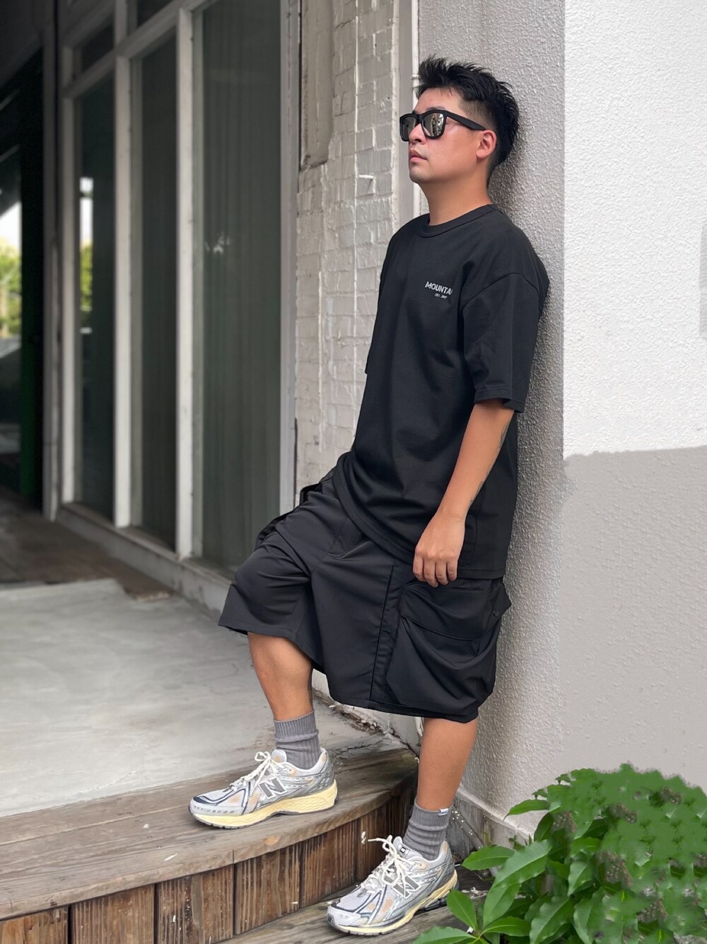「一中街、一中r3born、r3born1920」｜「NEW BALANCEのM1906R（スニーカー、シルバー系）」を使った、kevinlai2530さん（メンズ・165cm）の秋コーディネートの1枚目の写真