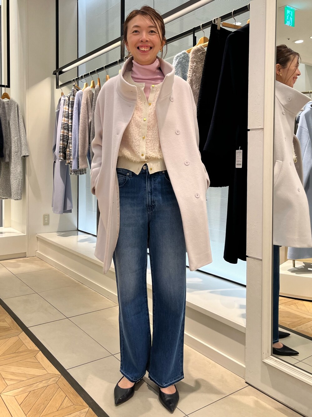 「大人コーデ、オトナカジュアル、オトナカワイイ、休日スタイル、女子会コーデ、大人女子、高身長コーデ、デニムコーデ、デニムパンツ、デニム、アラフォー、アラフィフ、40代ファッション、40代女性」｜「NOLLEY’S Sophiのショートビーバースタンドコート 24AW（その他アウター、ベージュ系）」を使った、akiyamaさん（レディース・168cm）の冬コーディネートの1枚目の写真